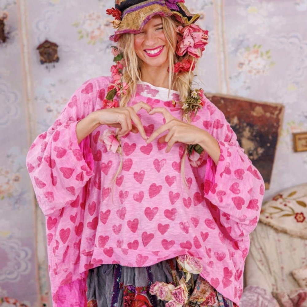 Magnolia Pearl ❤️Sweet Love ❤️Pop Heart Francis Hi-Lo Tee. NWT NEVER WORN Pink